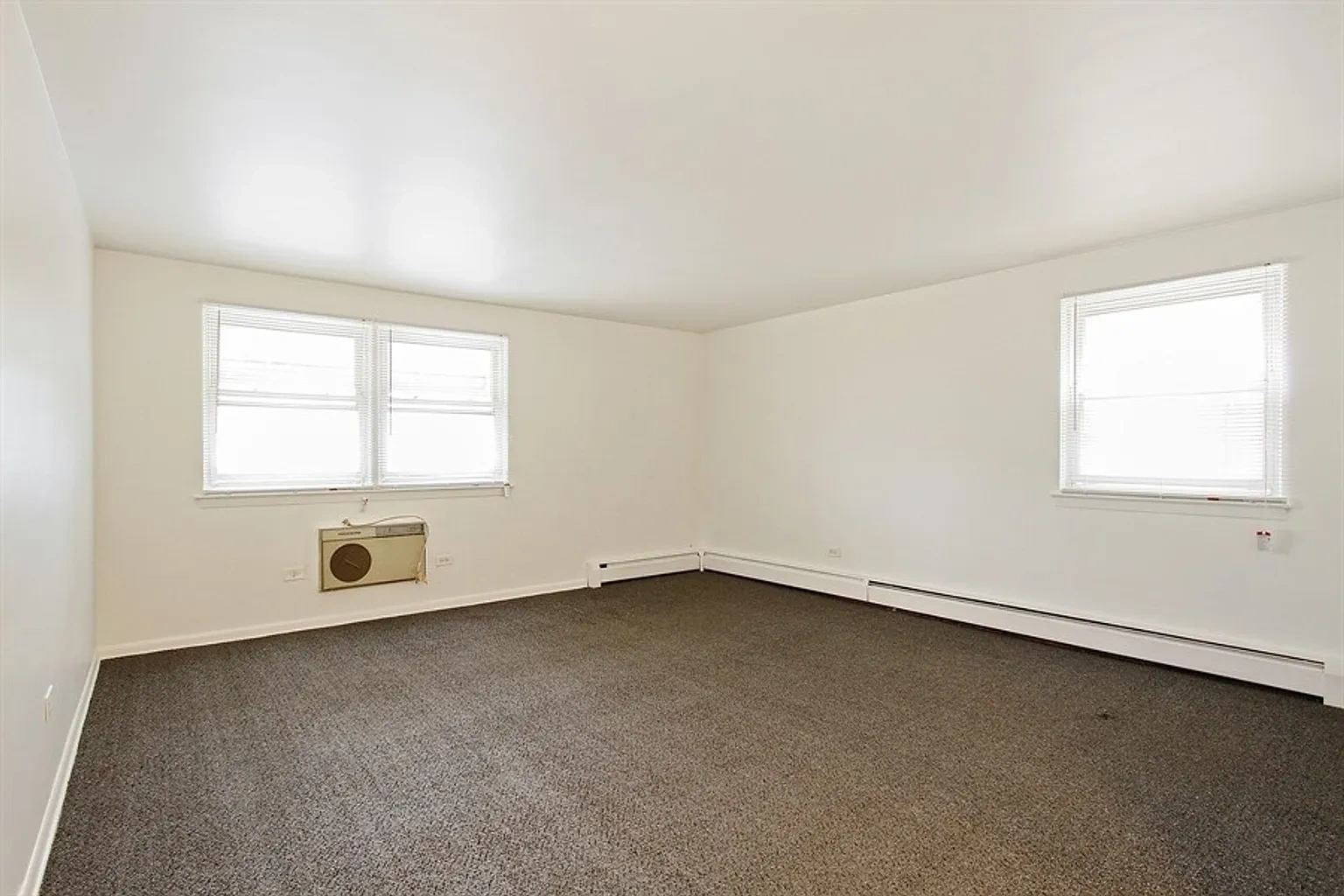 6743 S Oglesby – photo 1