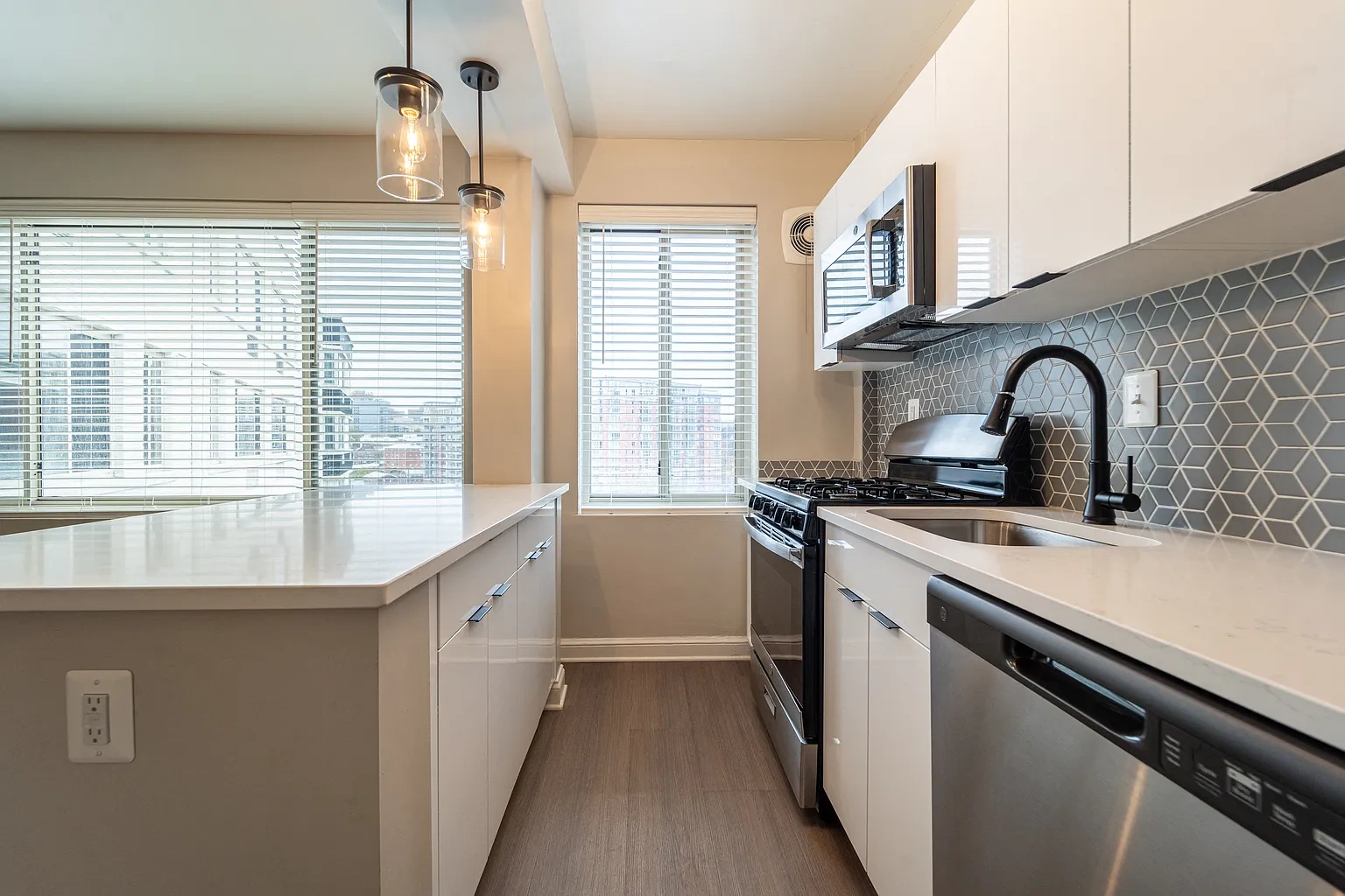 1500 Arlington Apartments – photo 3
