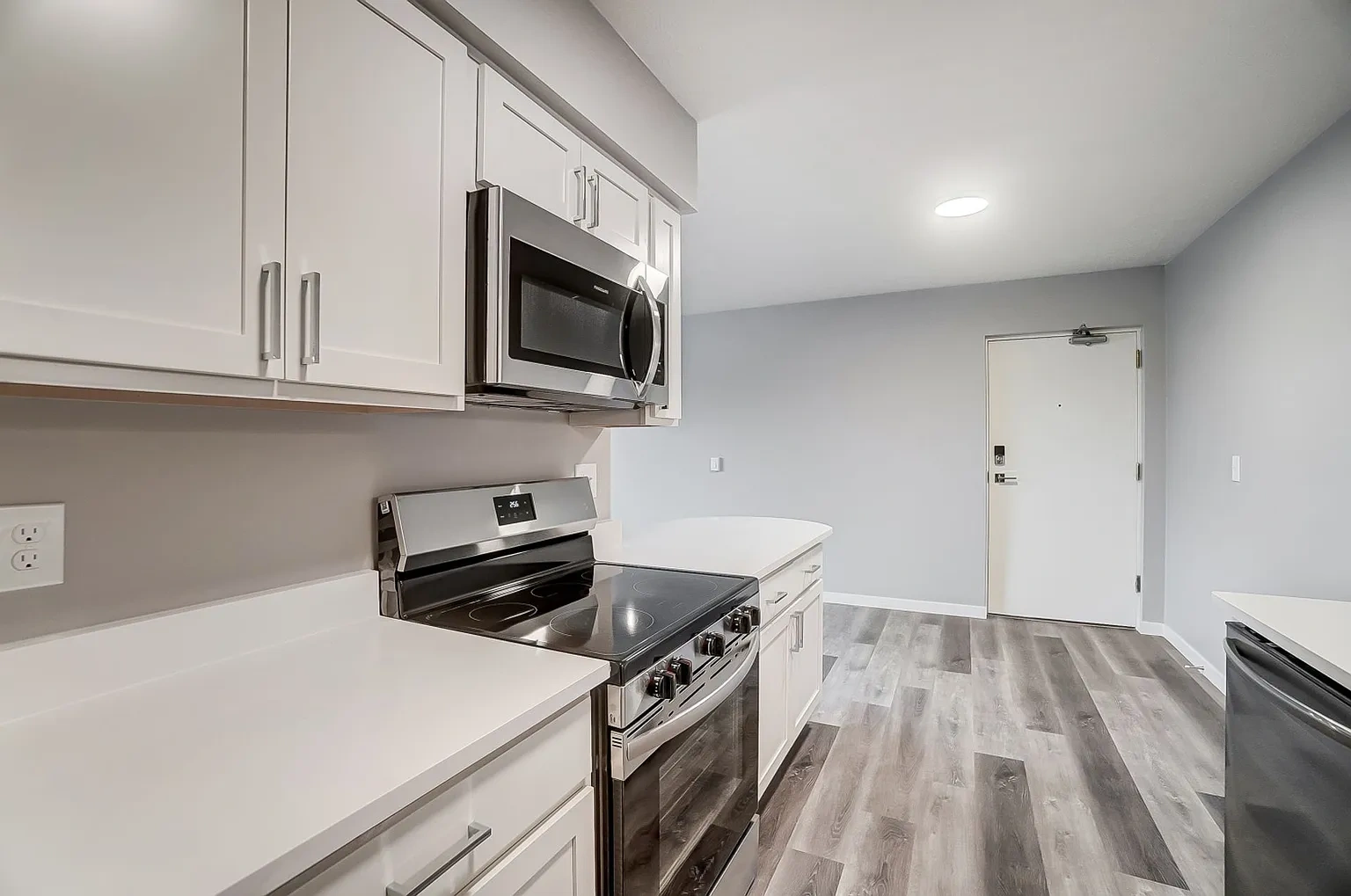 Chardon Place Apartments and Townhomes – photo 4