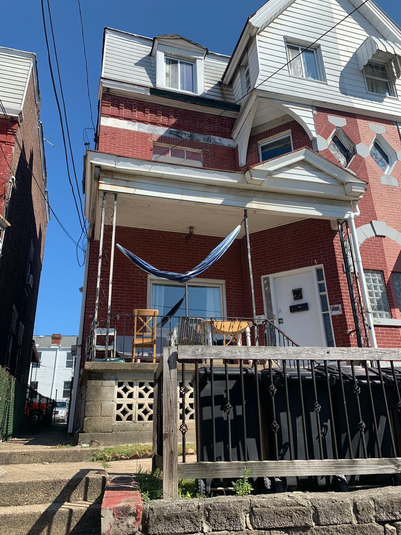 417 Semple St unit 1 – photo 1