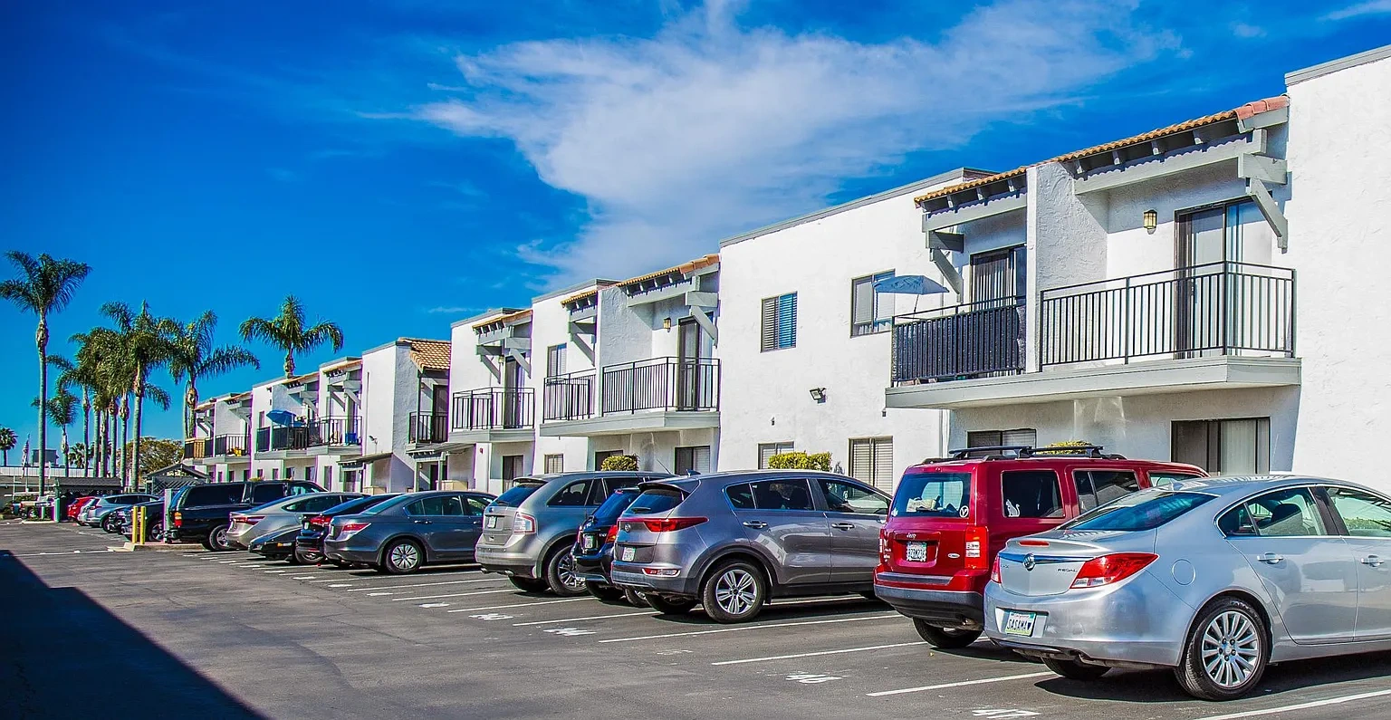 Vista Pacific Apartments – photo 4