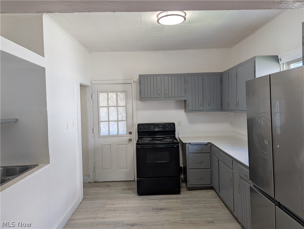 545 W 36th St – photo 2