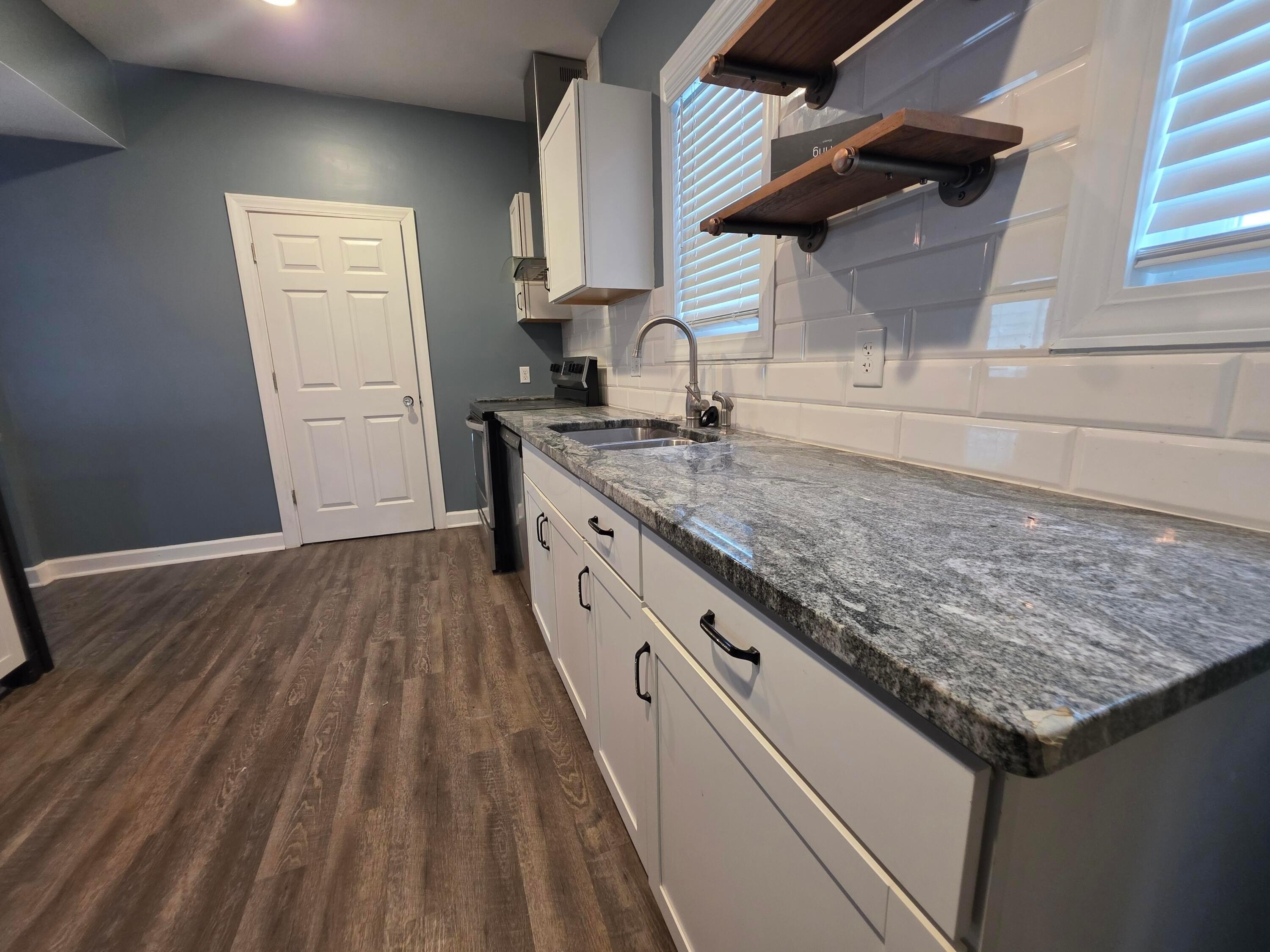 297 Johnson St – photo 5