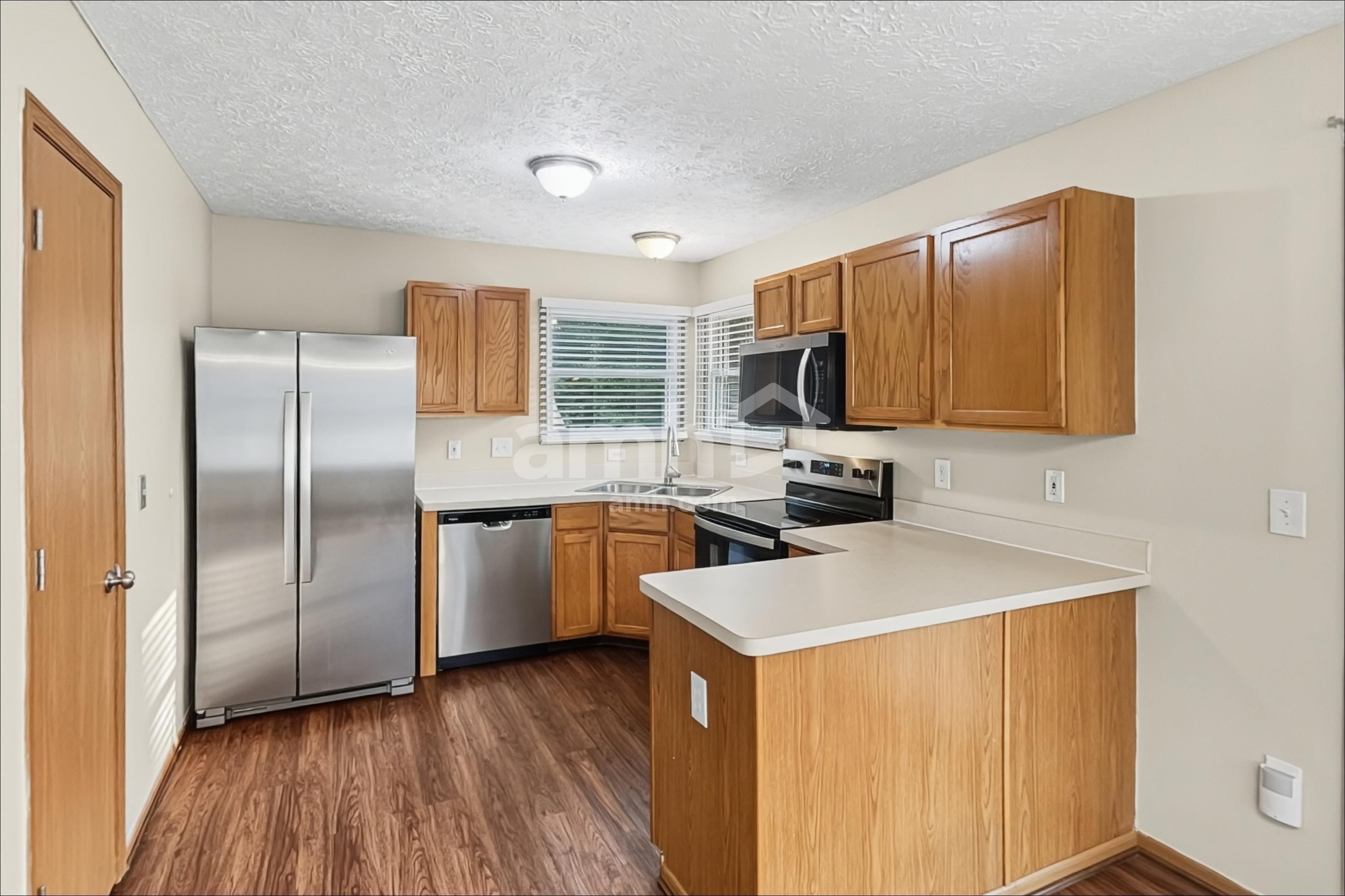 825 Whitehead Dr – photo 3