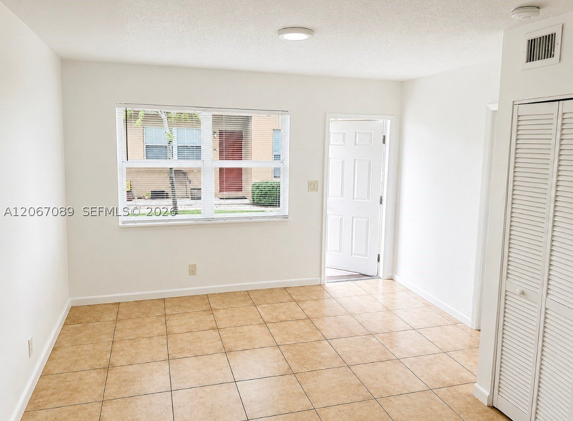 272 SW 3rd St #A-D – photo 2