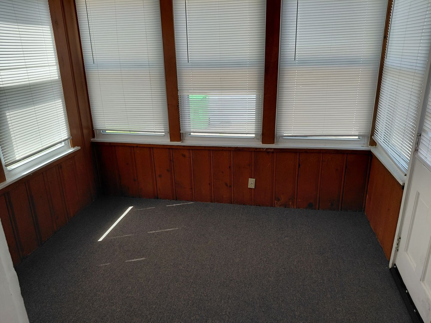 3911 Warrendale Rd – photo 2
