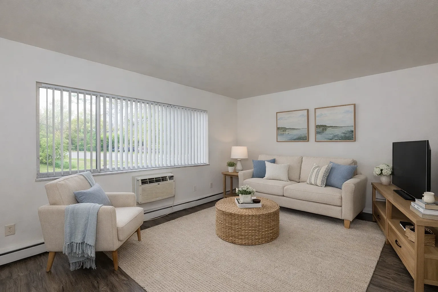 Water's Edge Apartments – photo 2
