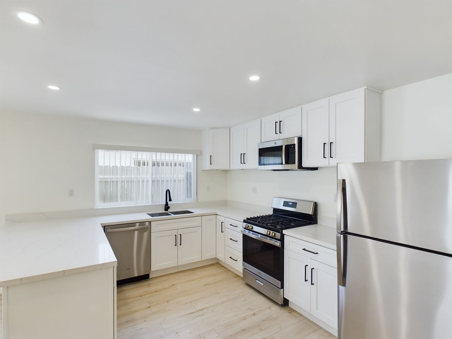 6715 N Elman St unit 6715 – photo 4