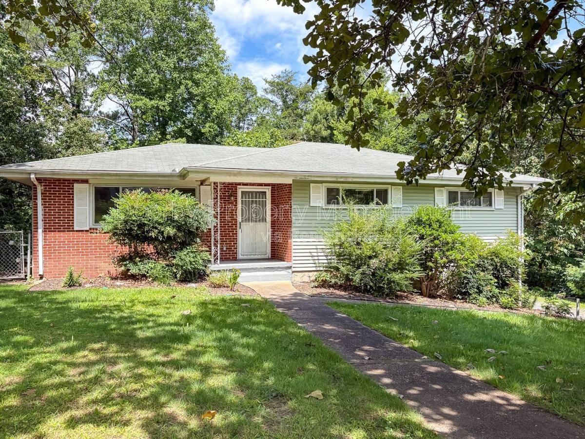 1127 Clermont Dr – photo 1