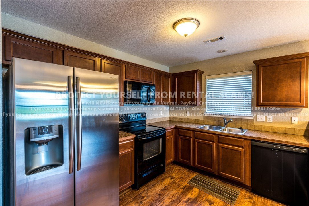 1137 S Holland Dr – photo 5