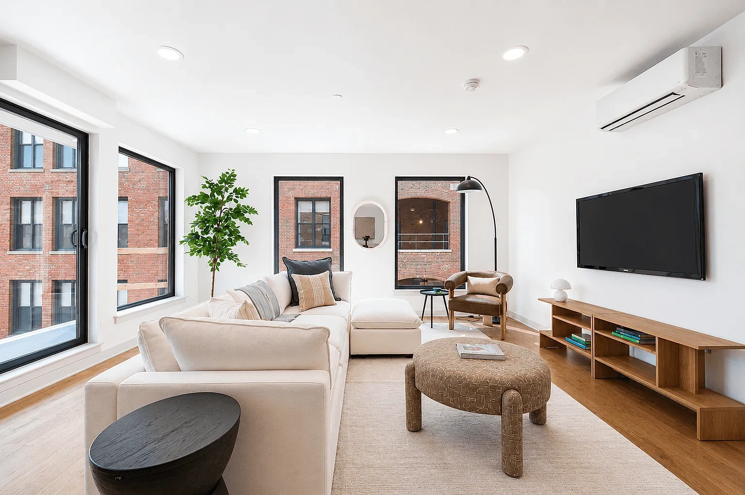 310 West – photo 3