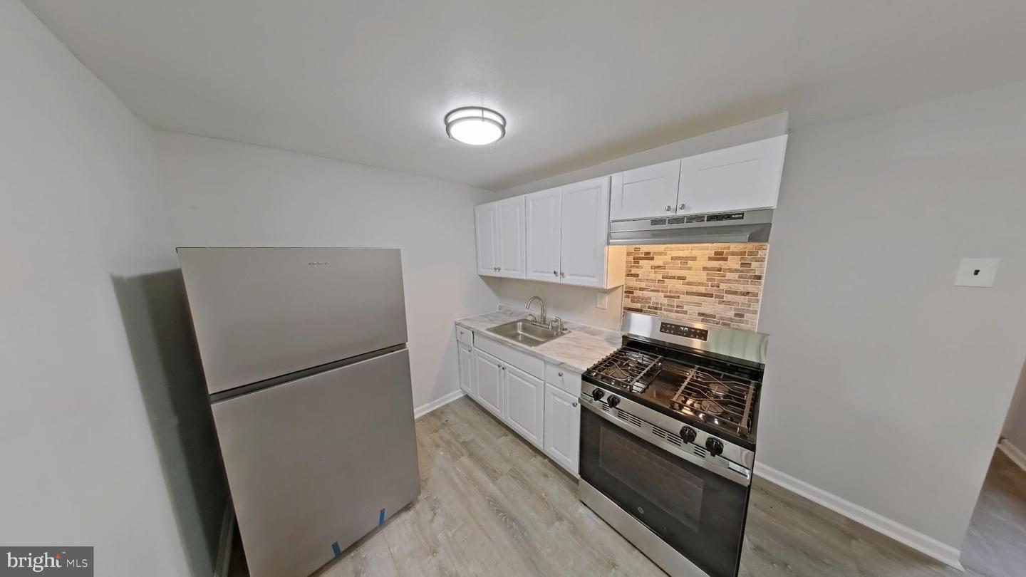 868 E Locust Ave – photo 4