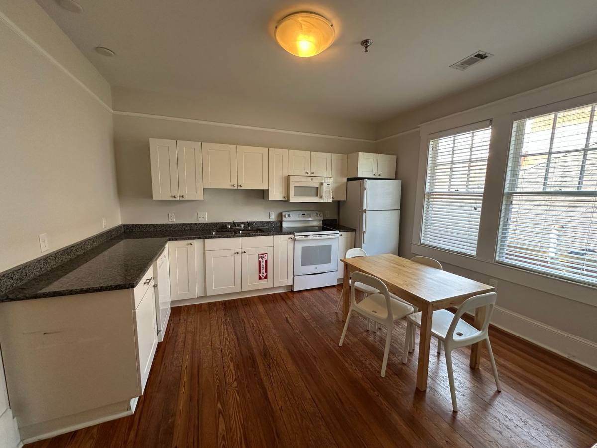 1268 College St unit 3 – photo 3
