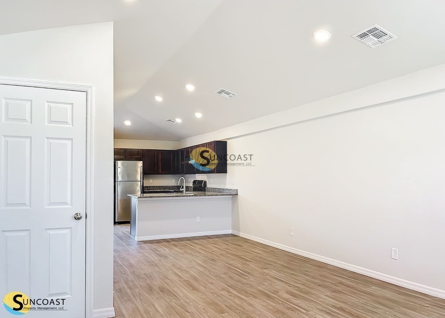 11266 Pendleton Ave – photo 5