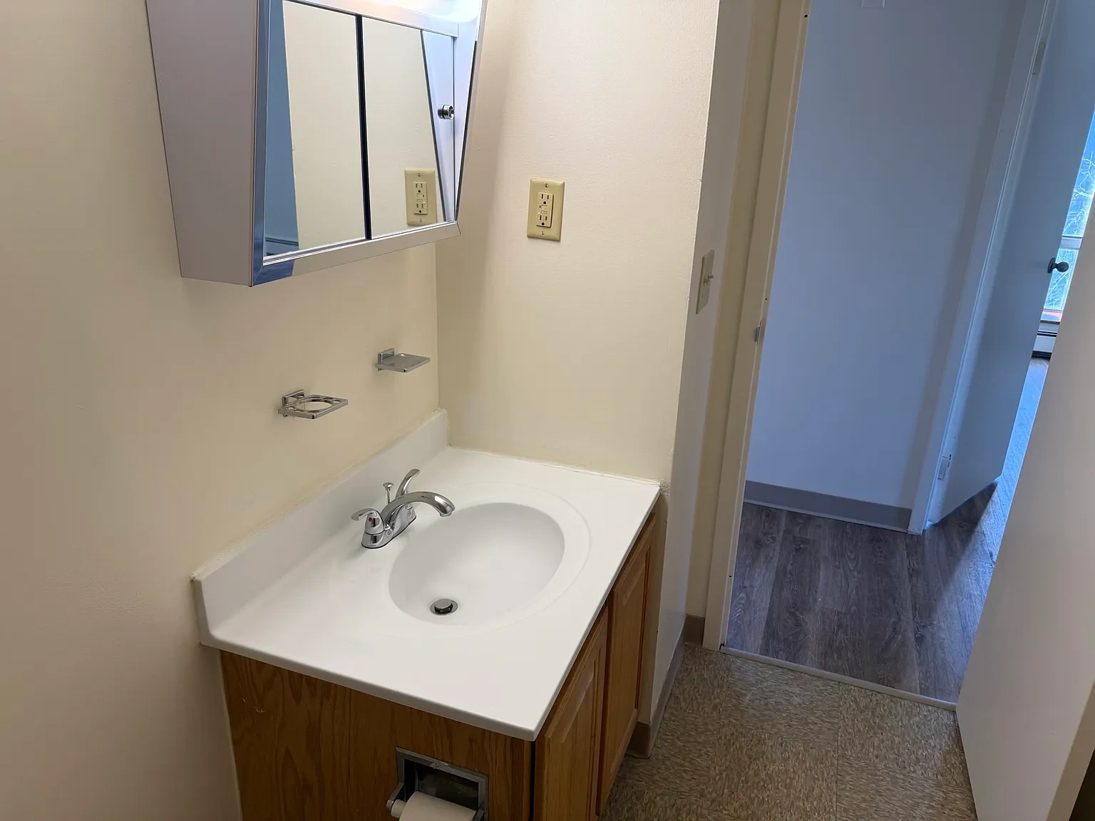 Roxbury Hills Apartments – photo 1