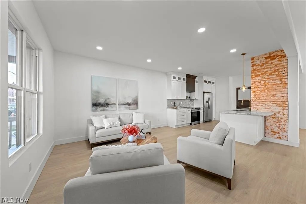 1422 W 77th St – photo 4
