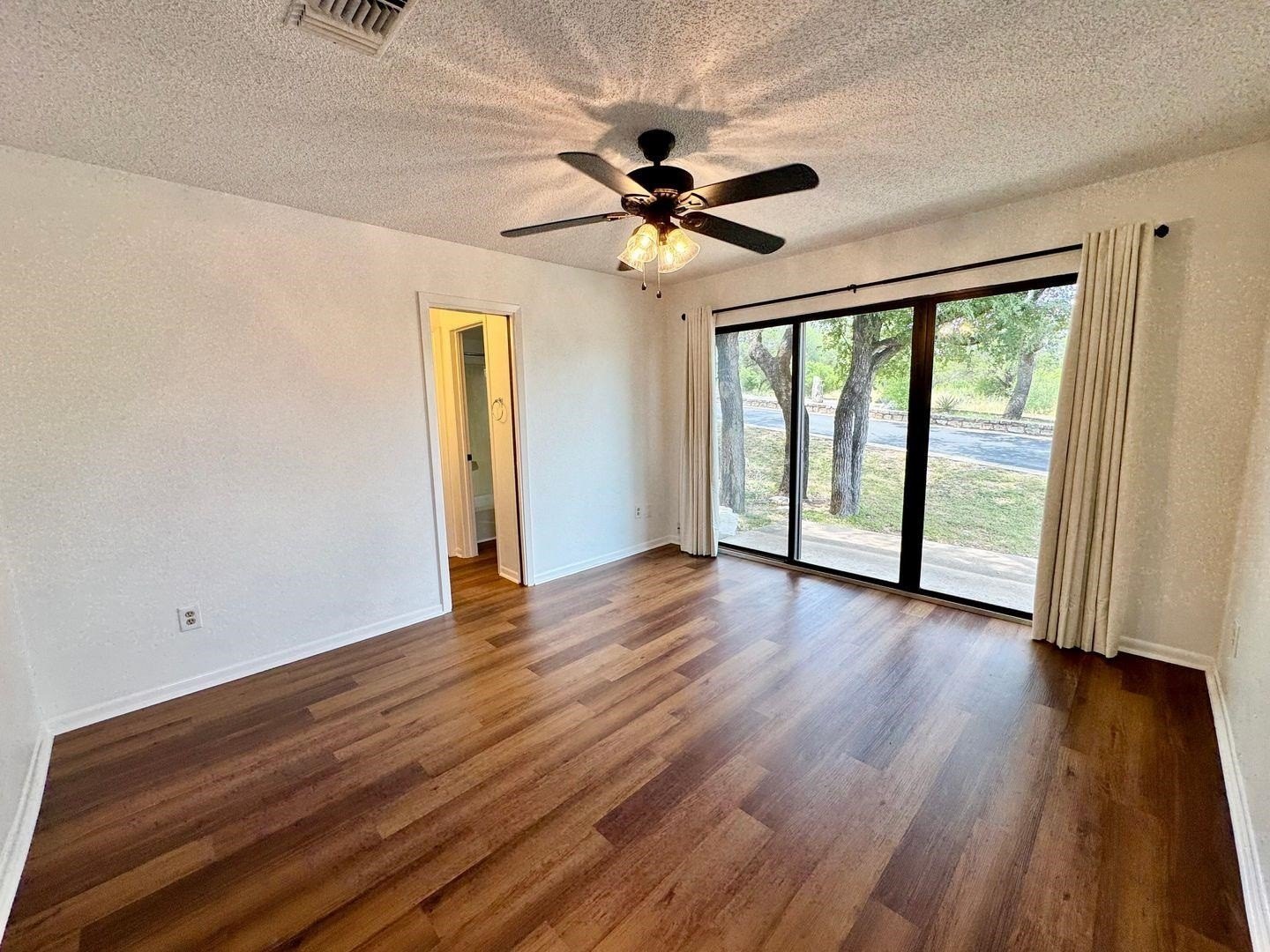 800 Grassy Knoll – photo 4