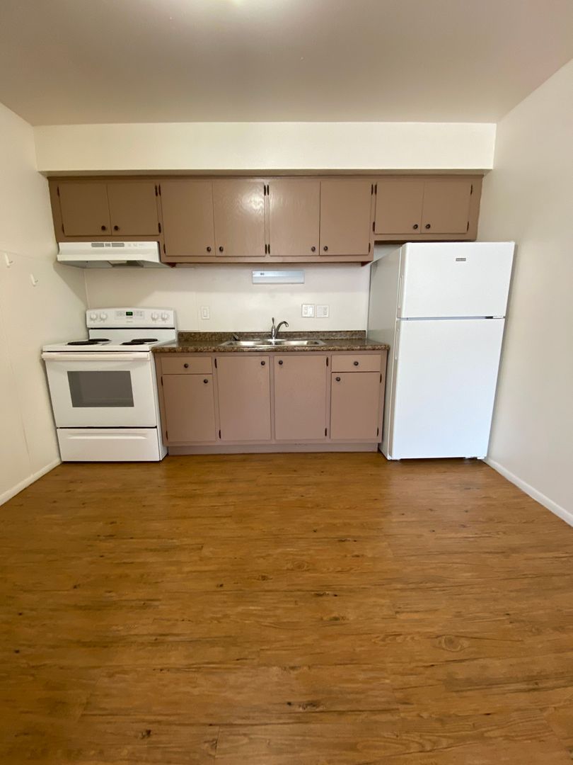 2420 Northwestern Ave unit 11 – photo 4