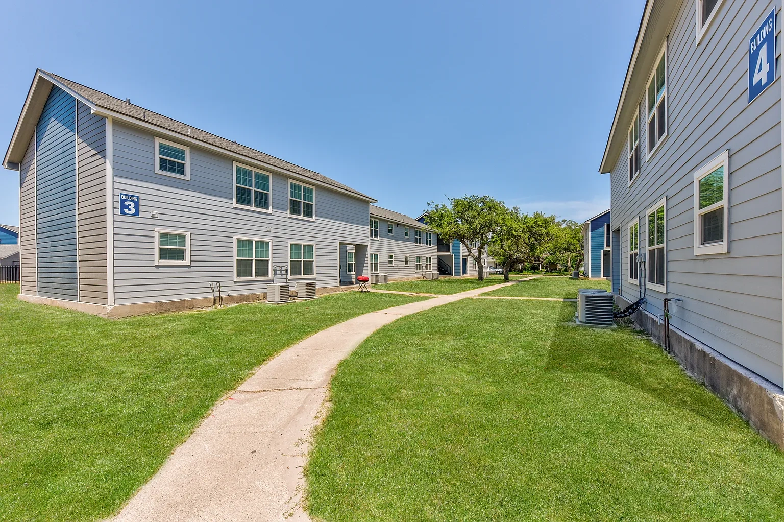 St. Laurent Apartments – photo 3
