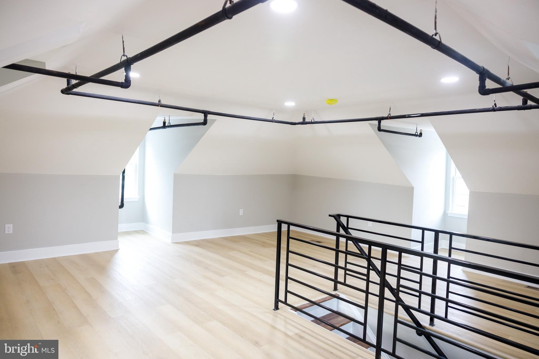 1201 Lindley Ave – photo 4