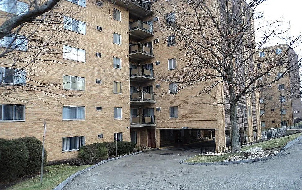 Southpointe Towers – photo 3