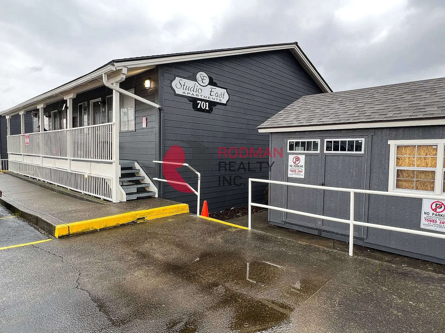 Studio East Apartments – photo 2