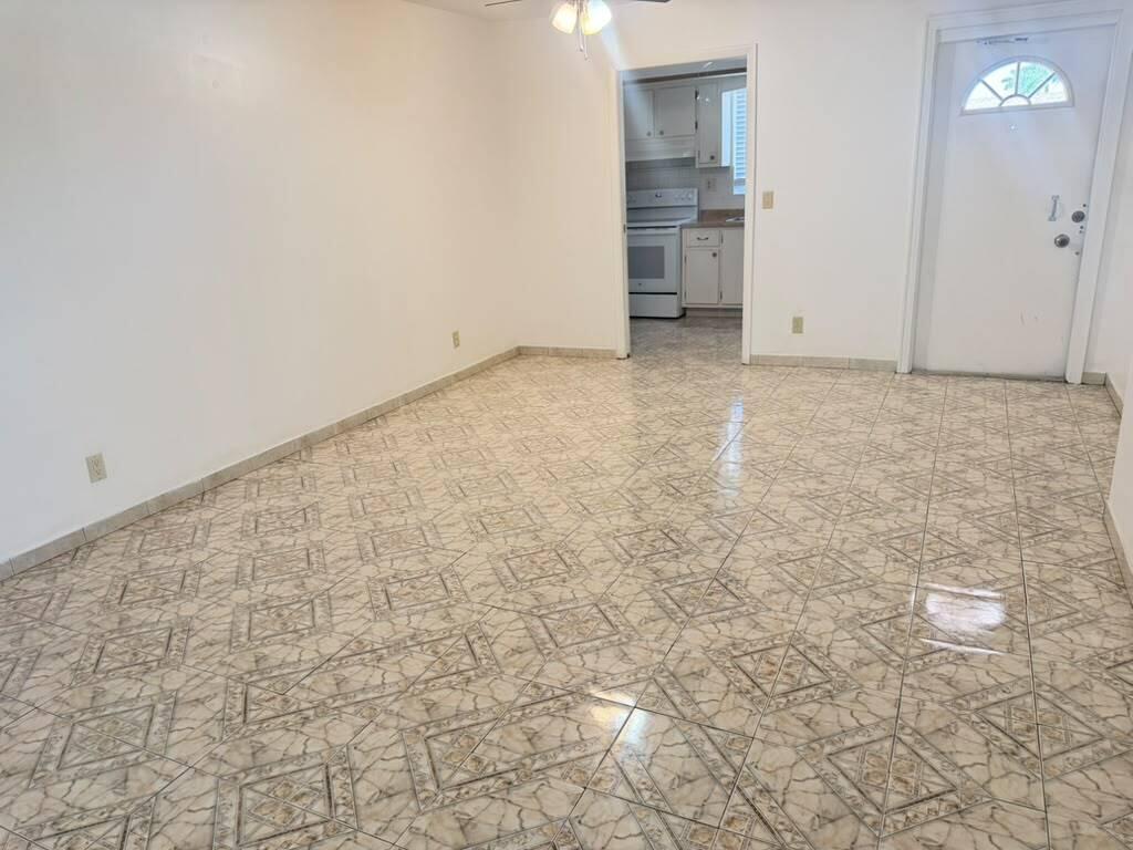 2727 Dudley Dr W unit E – photo 5