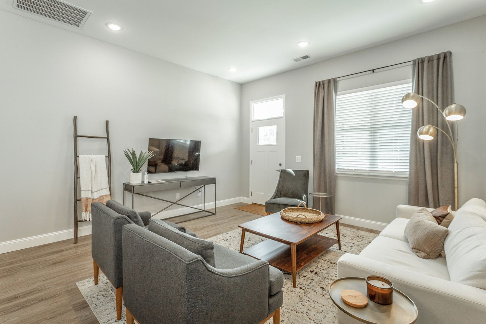594 Strong Ave – photo 3