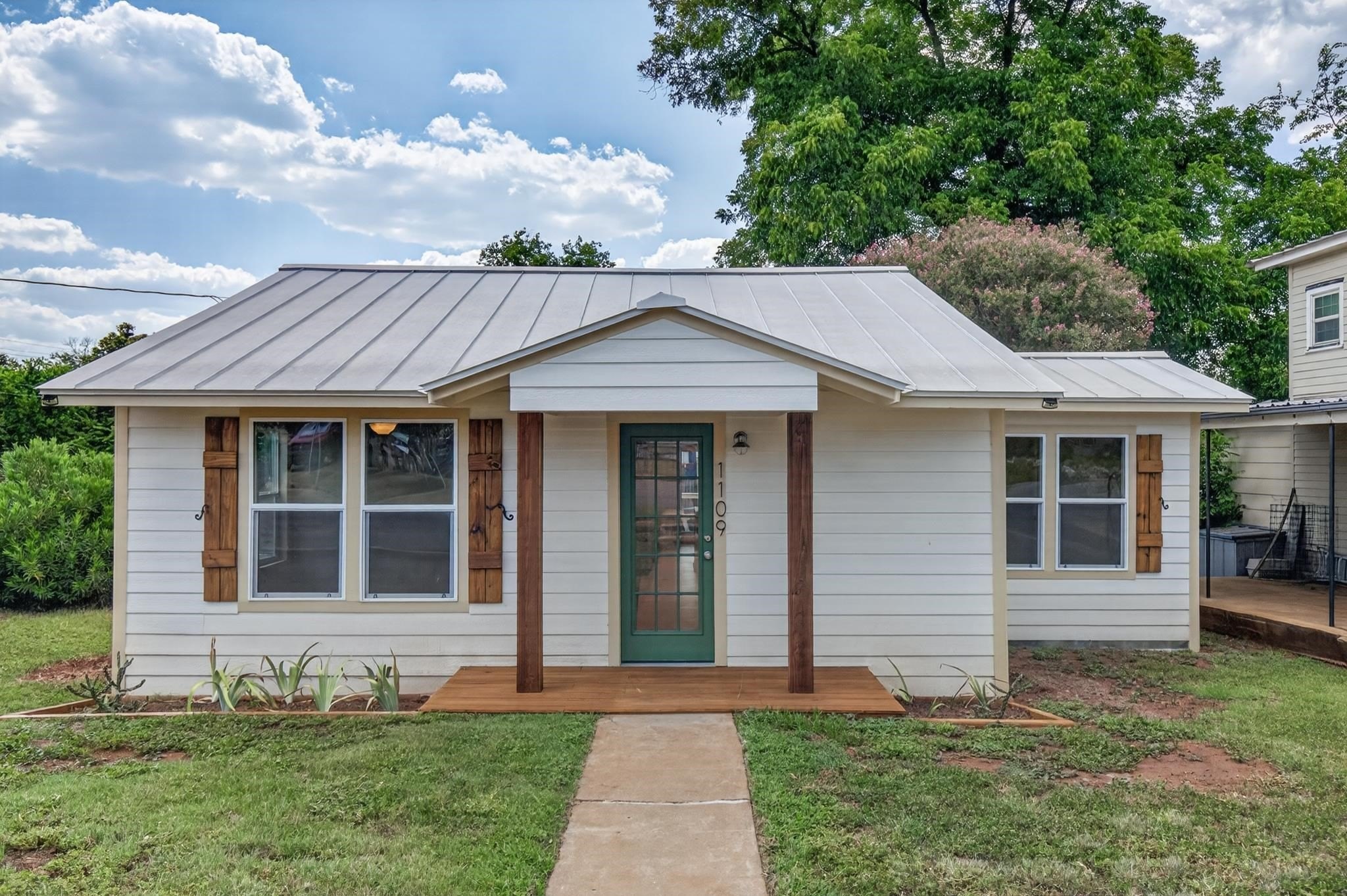 1109 Hickory St – photo 2