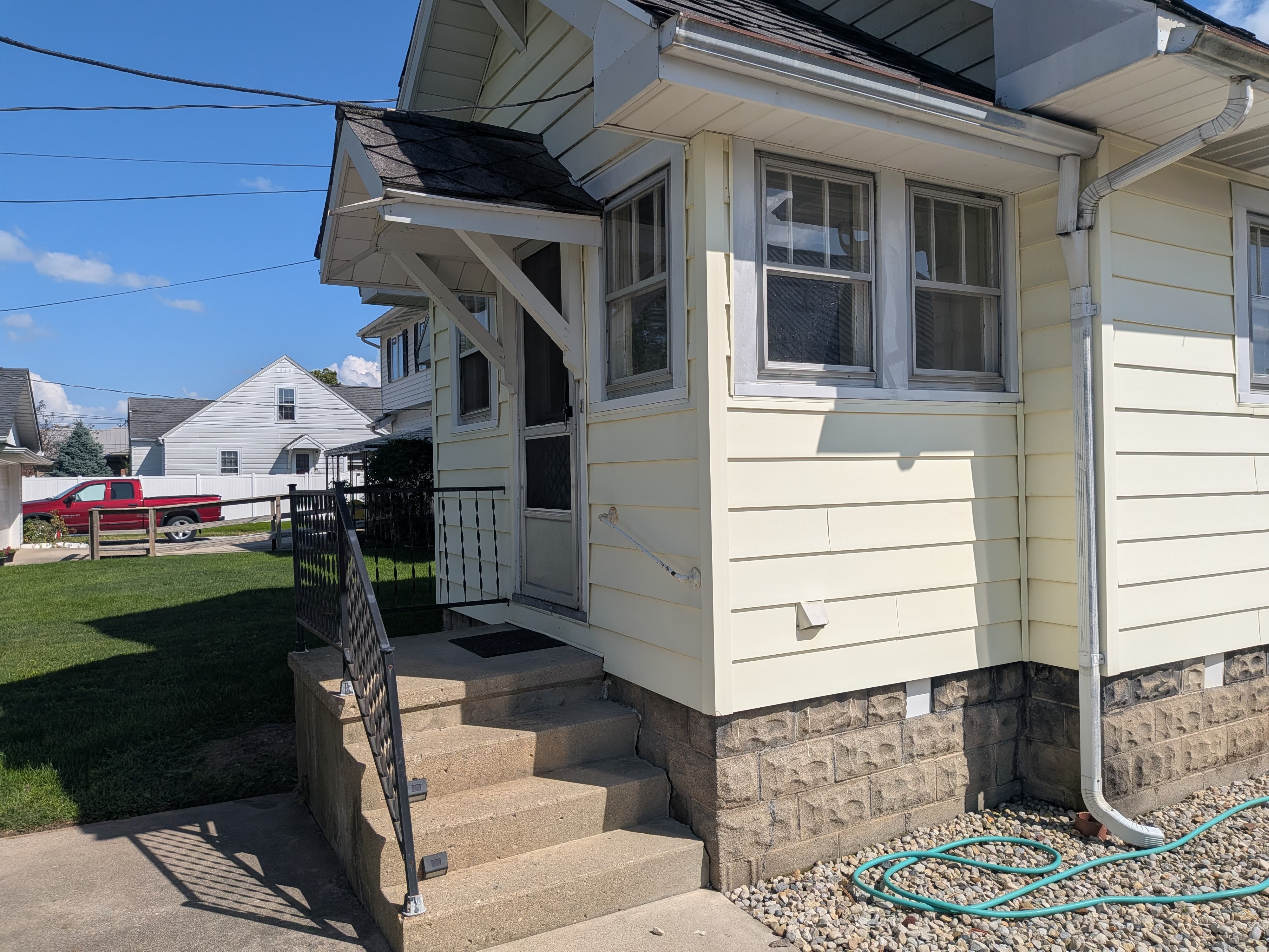 527 E Fulton St – photo 3