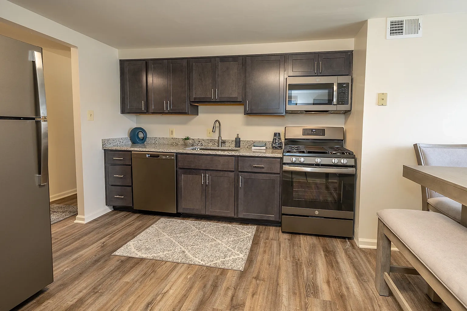 Windsor House Apartments – photo 2