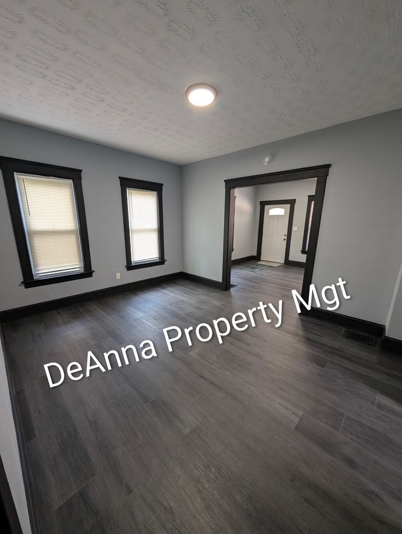 1431 Rowley Ave unit Down – photo 4