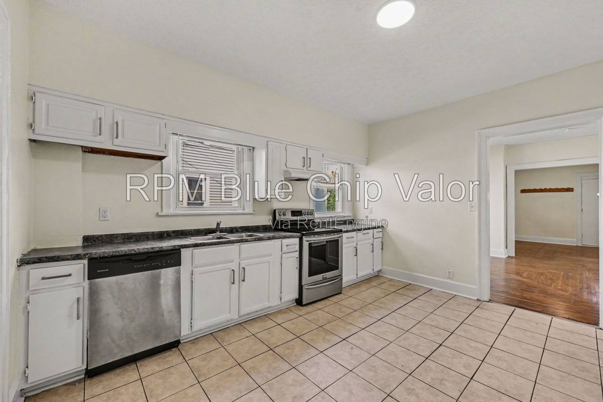 1832 Woodlawn Ave – photo 1