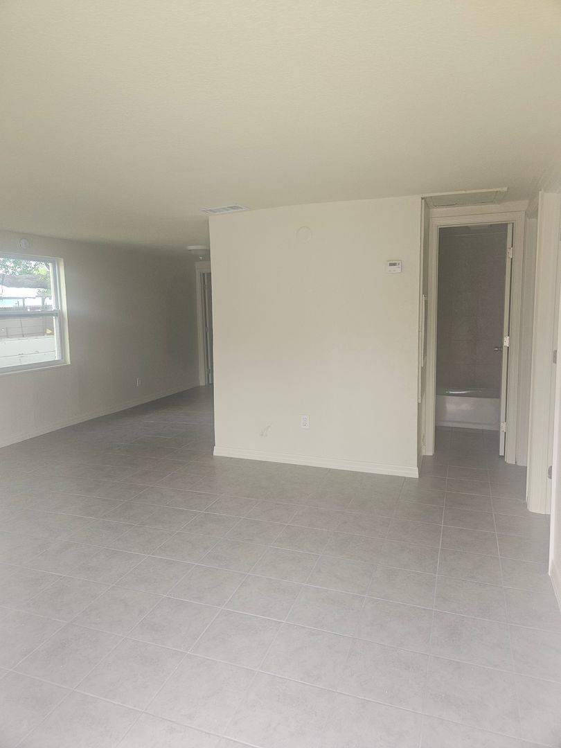 621 60th Ave Dr E – photo 2