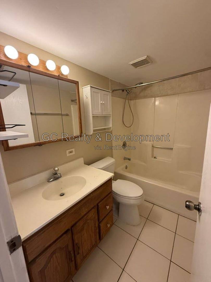 14810 Kenton Ave unit 2E – photo 3