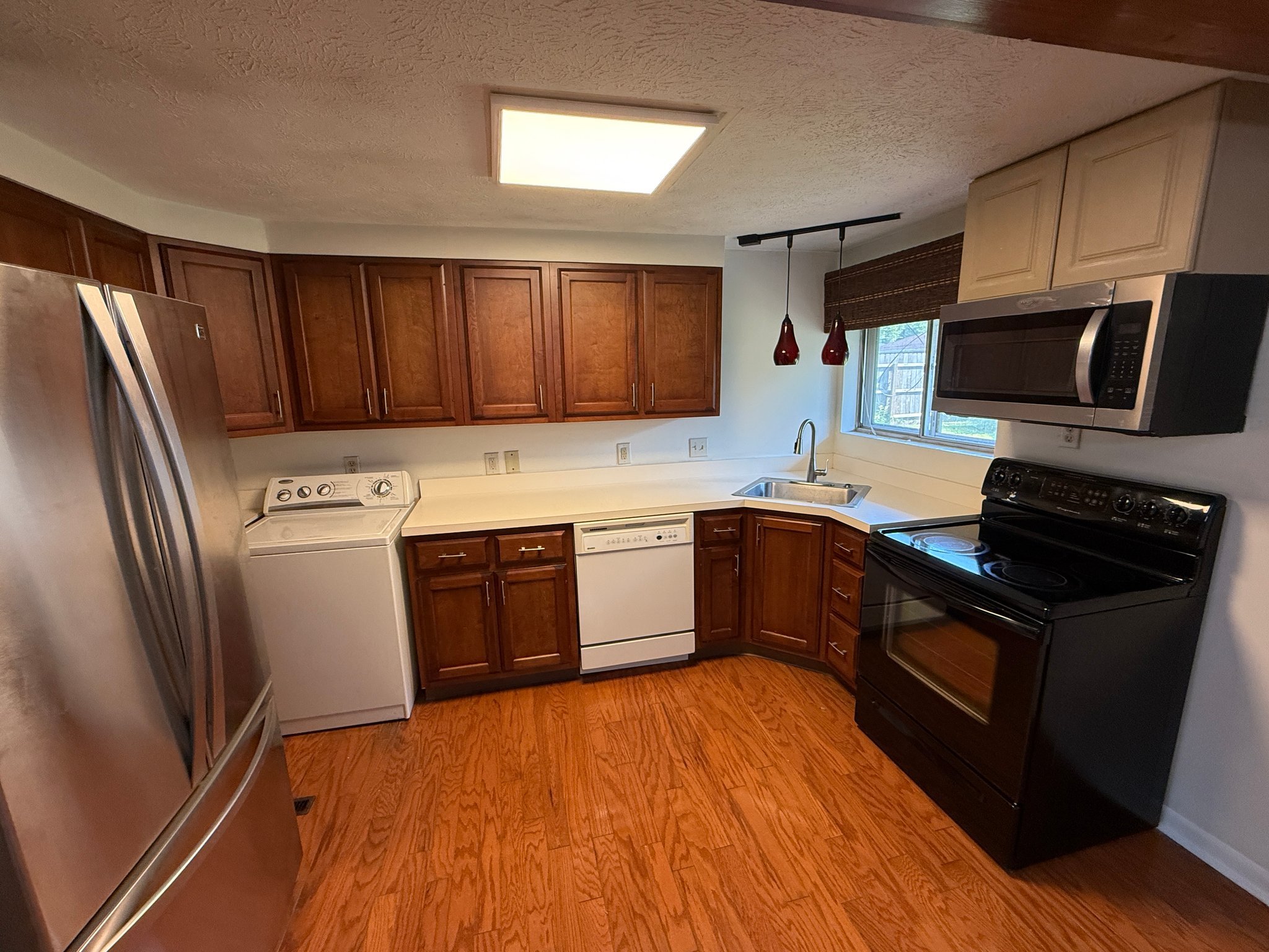 3918 Cordell Dr – photo 2