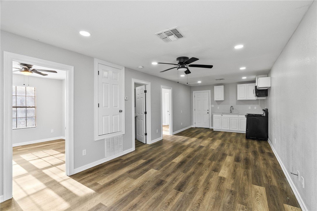 3127 Magnolia St – photo 5
