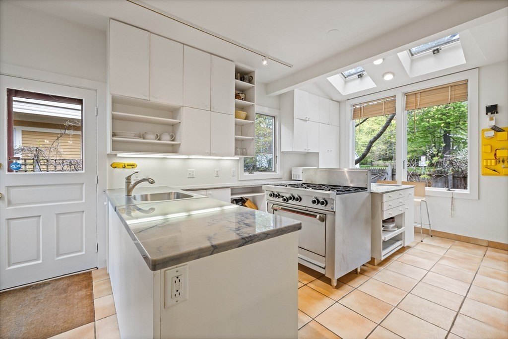 14 Linnaean St – photo 2