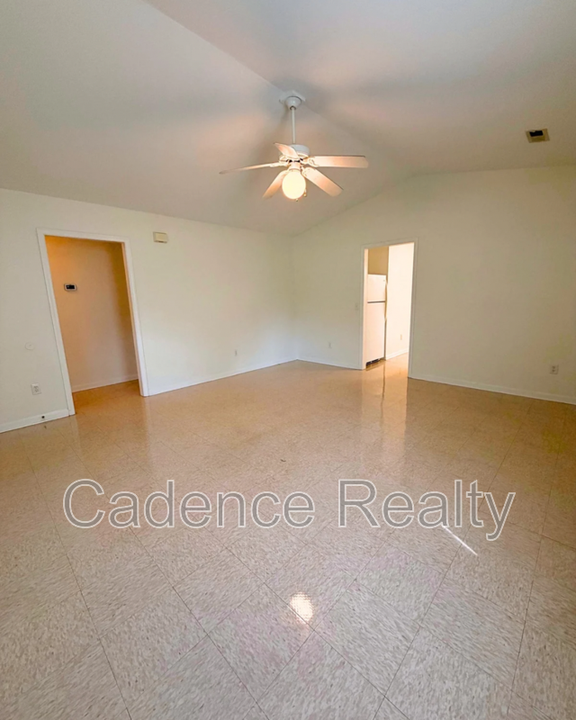 223 Charter Dr – photo 2
