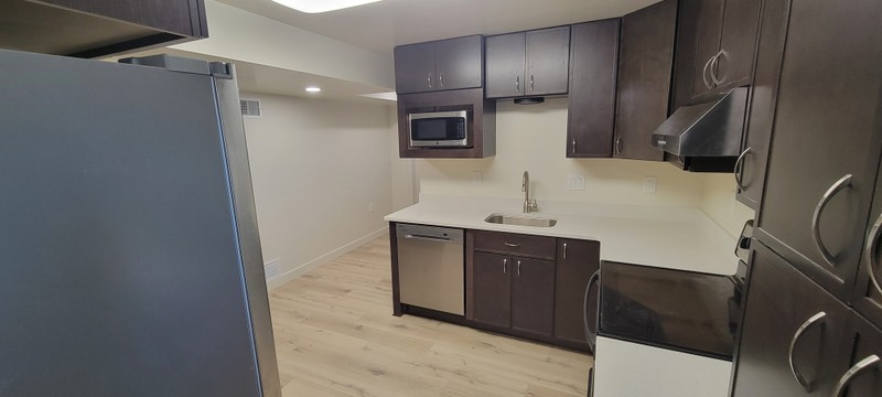 137 E Pear St – photo 5