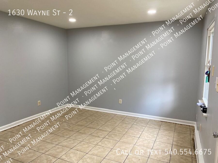 1630 Wayne St NE – photo 1