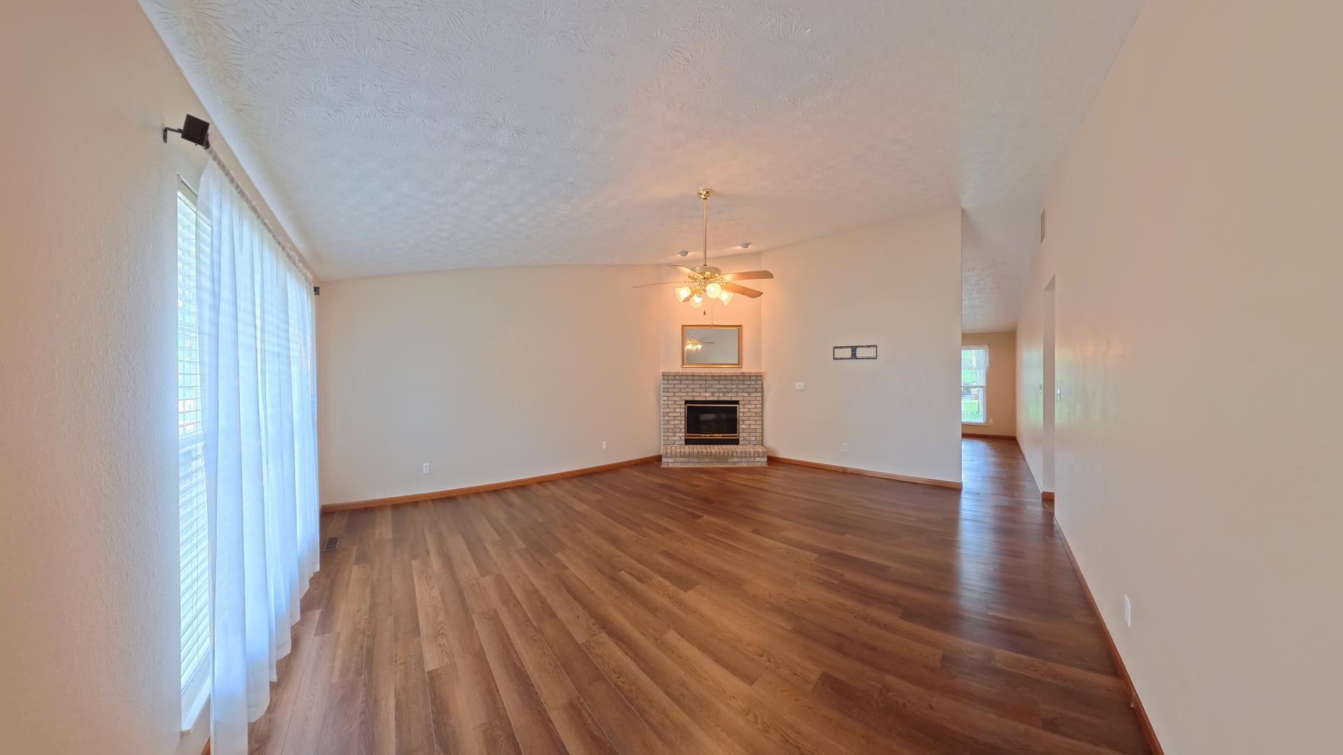 304 Erin Dr – photo 5