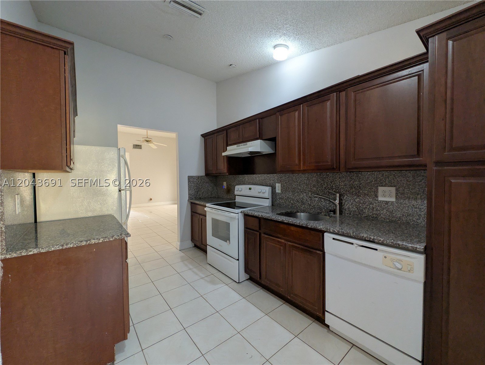 7502 NW 33rd St – photo 2