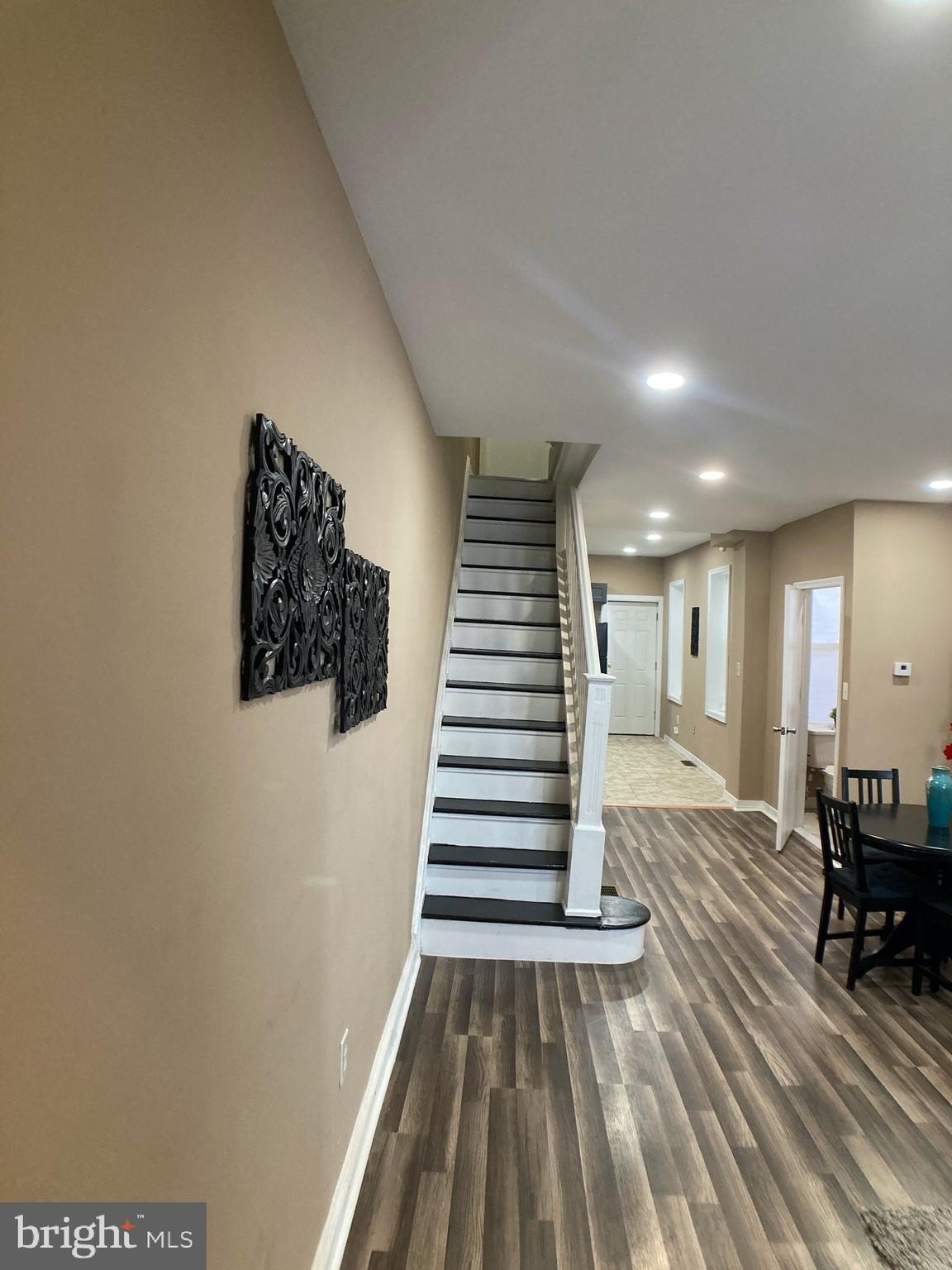 207 E Cambria St – photo 3