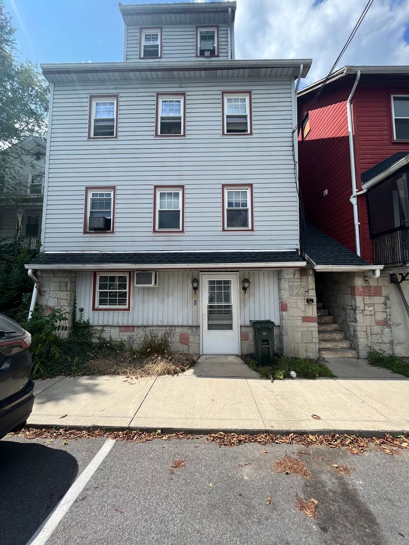 123 N Thomas St unit 1 – photo 2