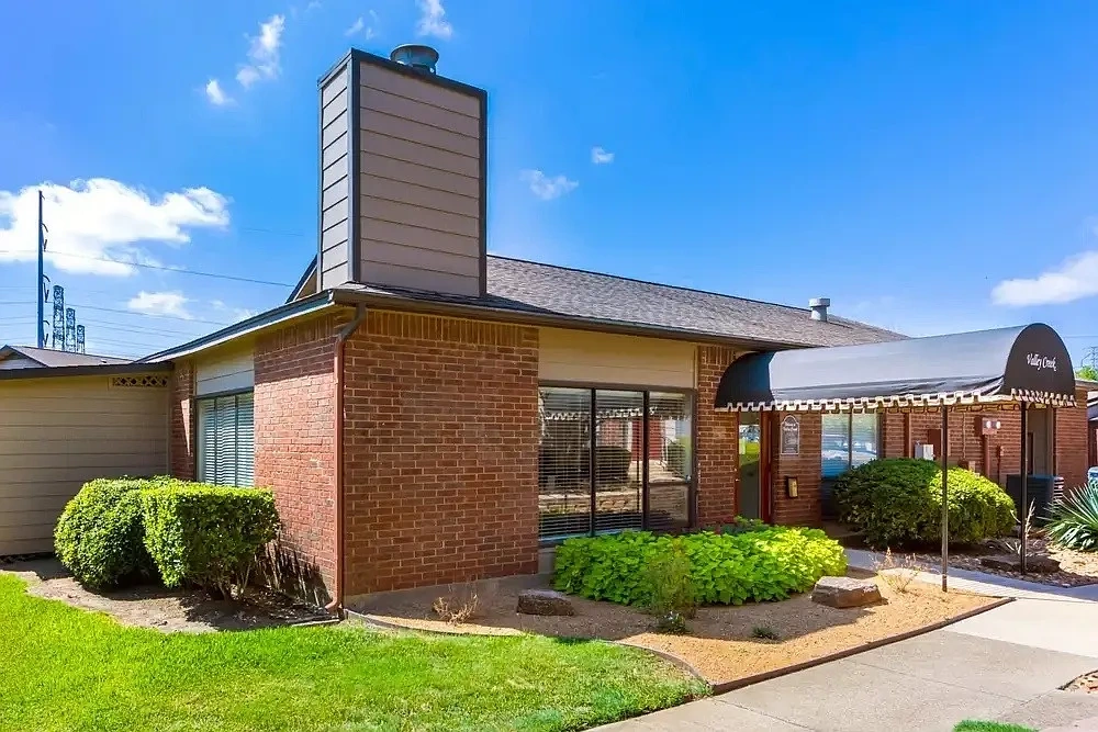 Valley Creek Apartments – photo 1