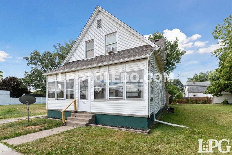3843 Peru St unit 3 – photo 2