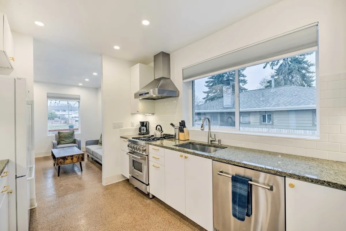 2324 S Green St – photo 5
