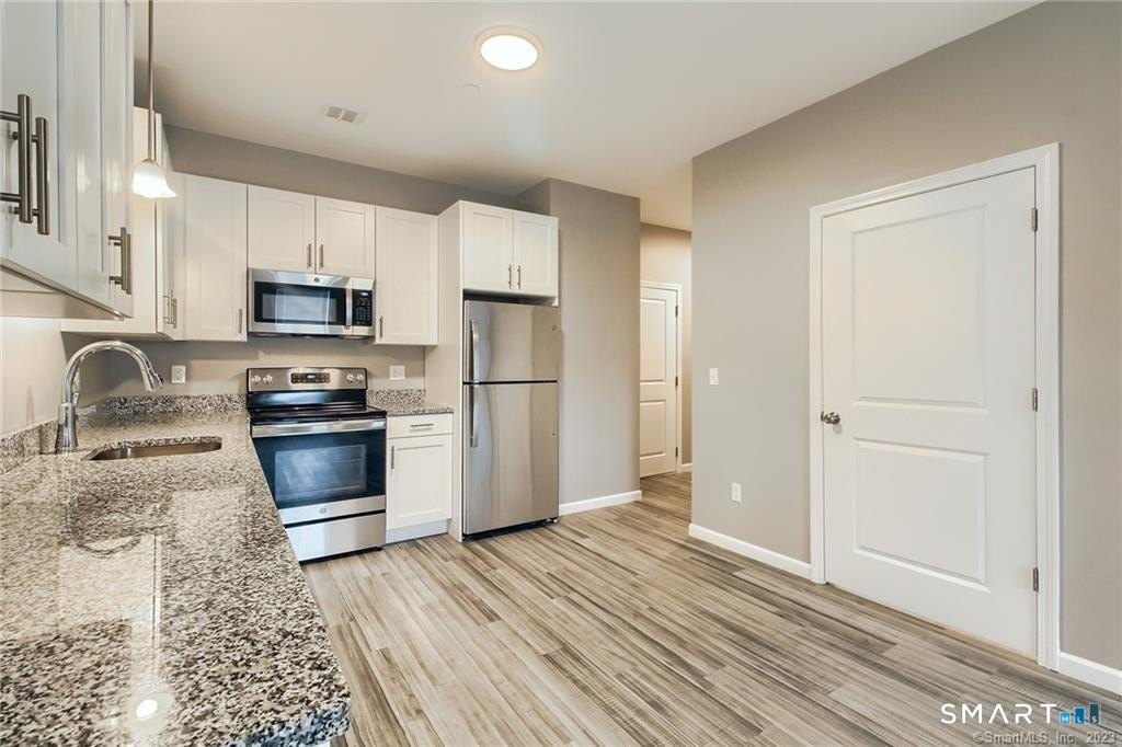 9 Steele Blvd #207 – photo 1