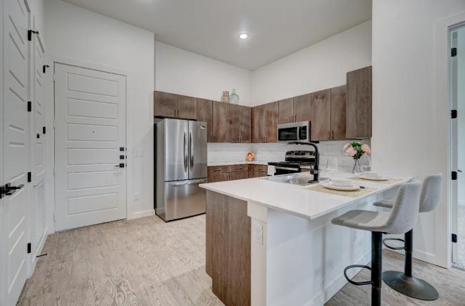 217 E Campbell St – photo 1
